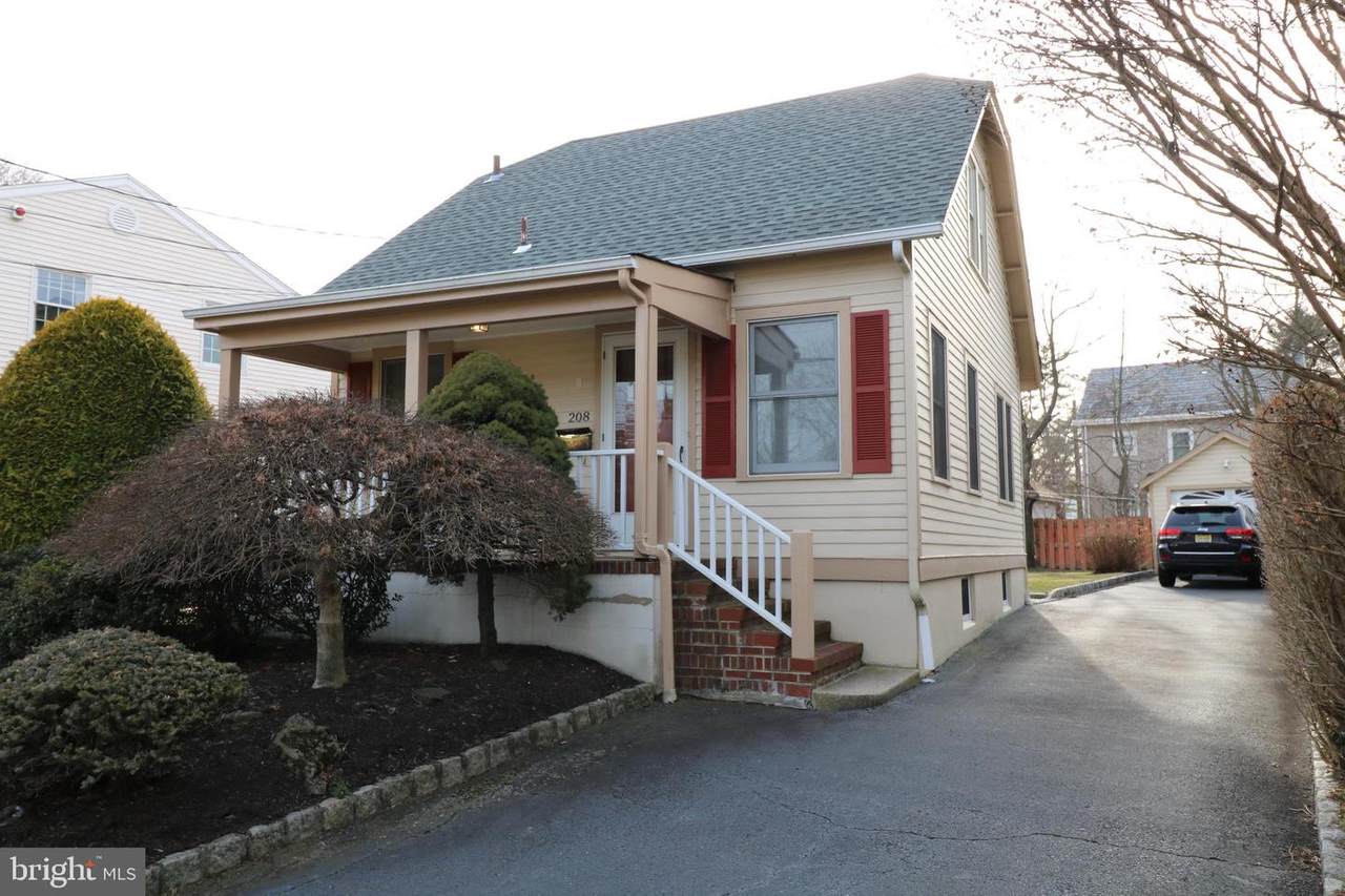 208 Ewing Street - Photo 1