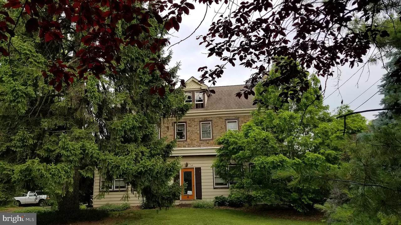 4 Hilltown Pike - Photo 1