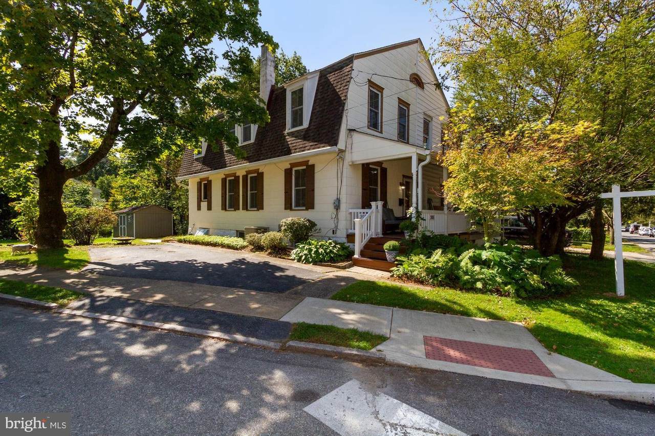 305 Devon Avenue - Photo 1