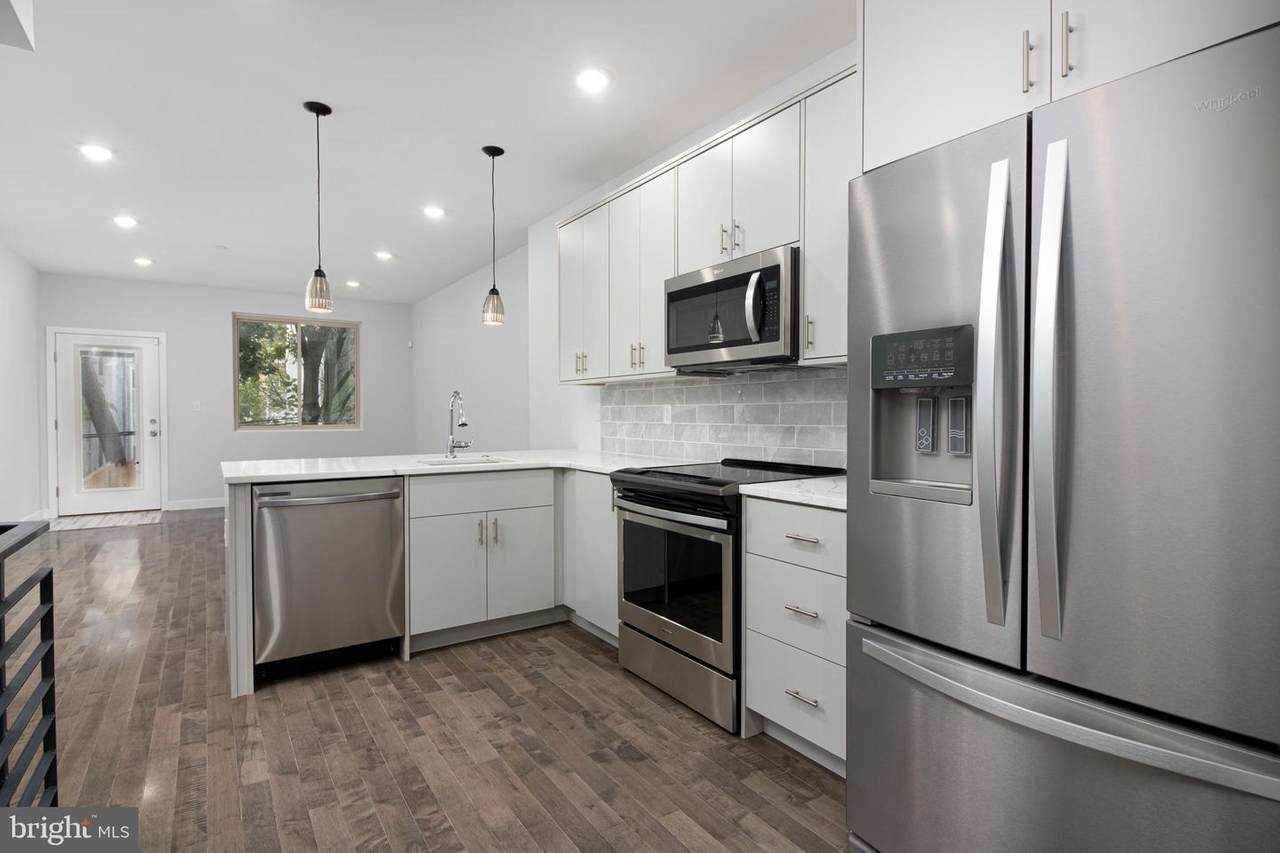 2122 7TH Street - Photo 1