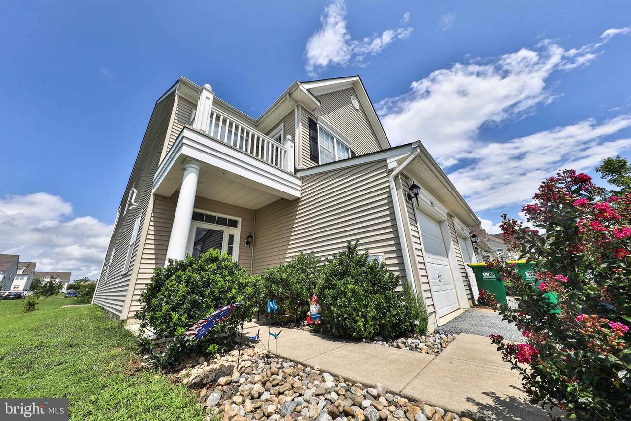923 Lansdowne Road - Photo 1
