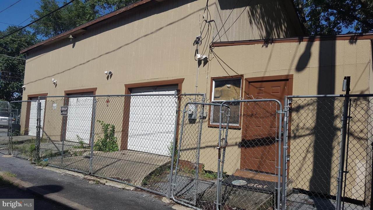 1521 Drummond Street - Photo 1