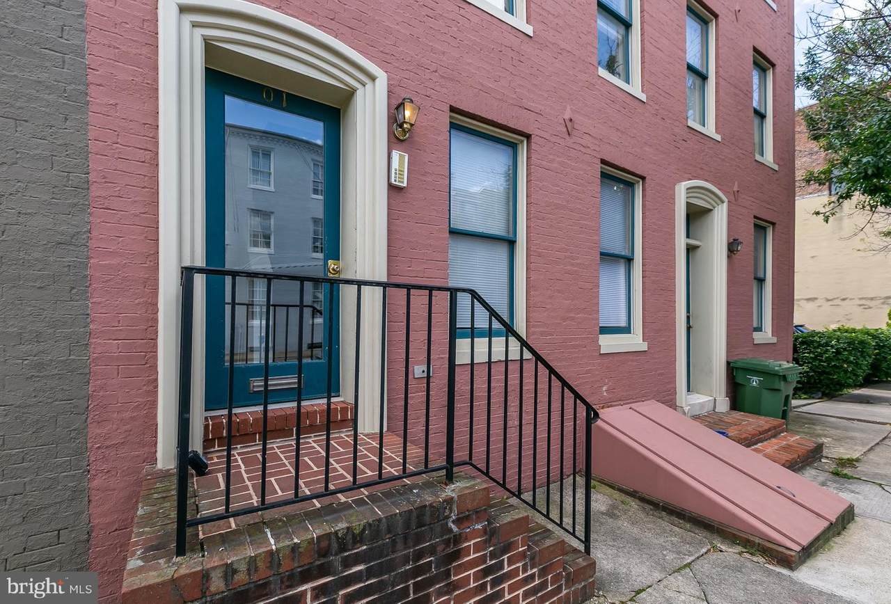 1 Henrietta Street - Photo 1