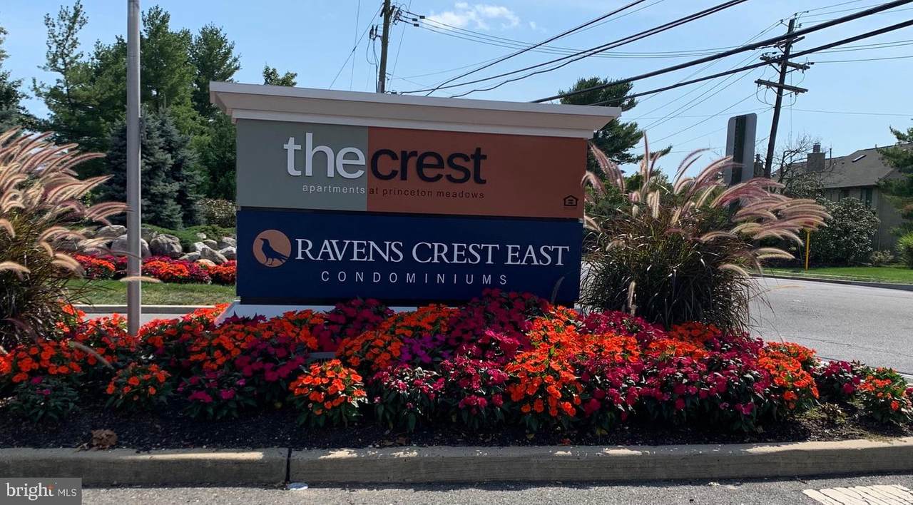 906 Ravens Crest Dr E - Photo 1