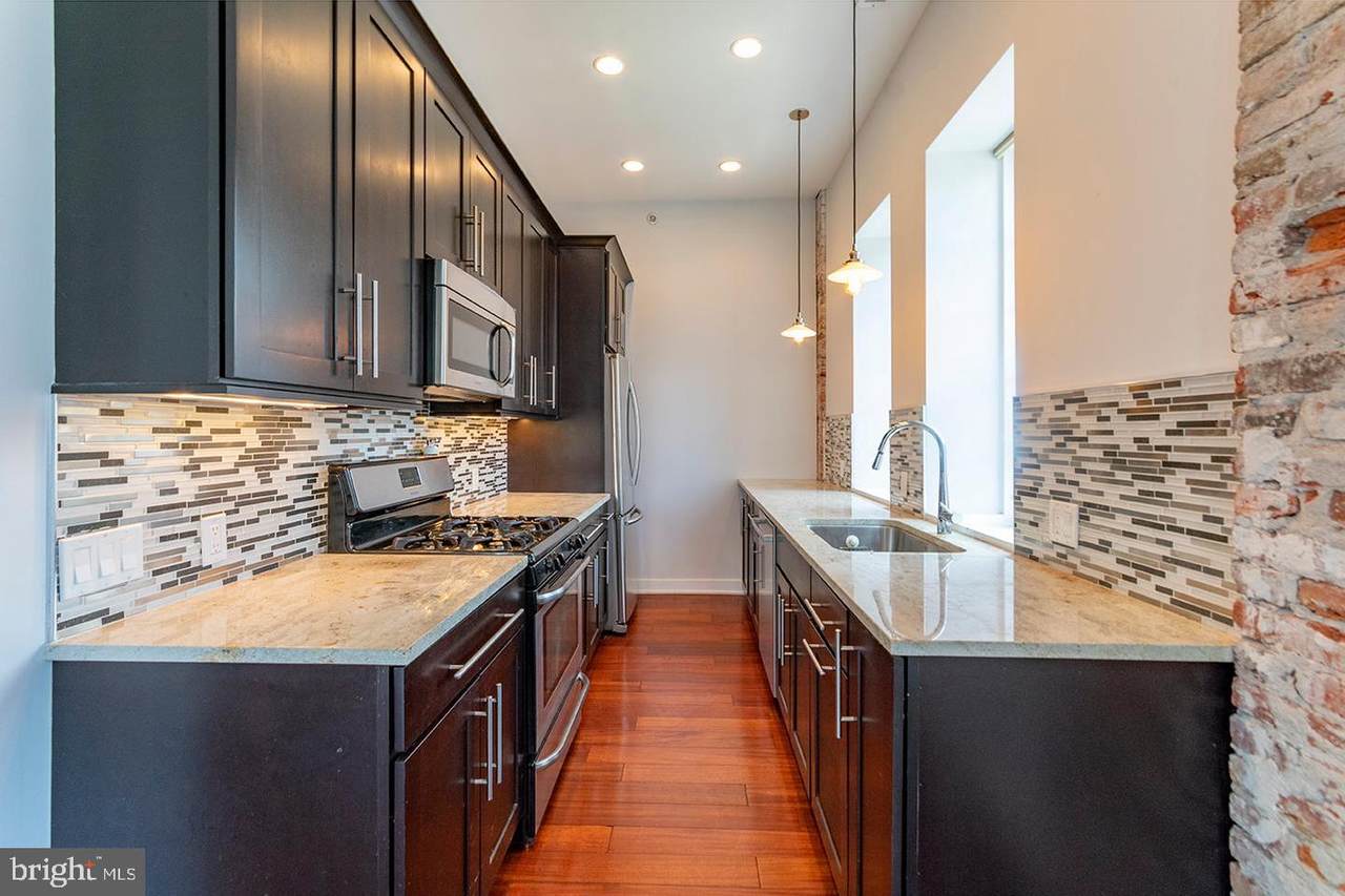 915 11TH Street - Photo 1