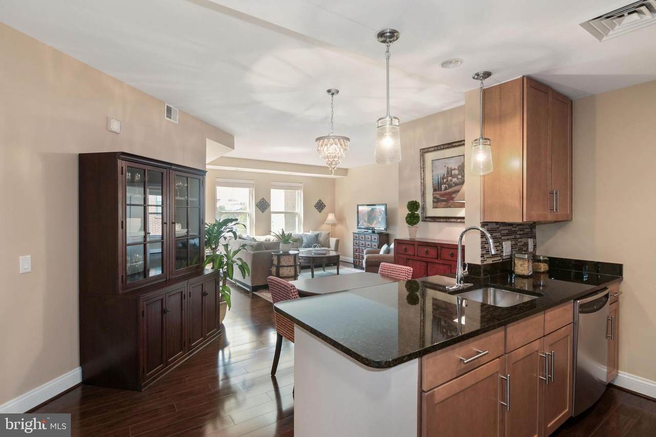 1111 Oronoco Street - Photo 1