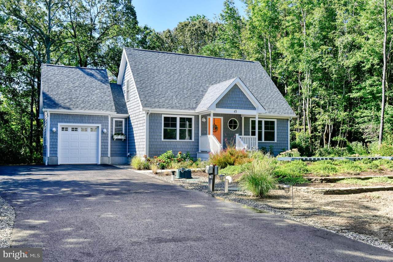 43 Lakeshore Drive - Photo 1