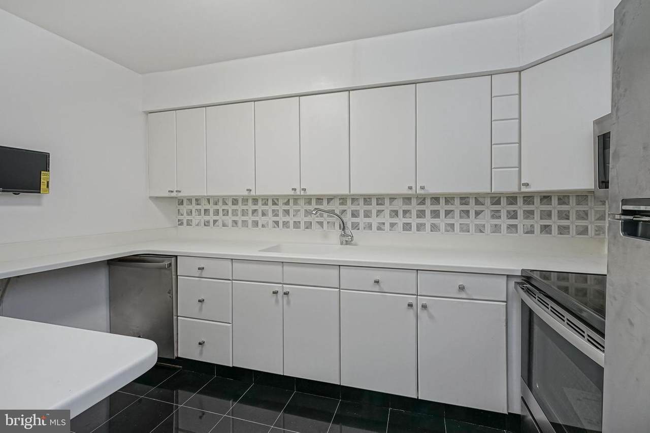 525 13TH Street - Photo 1