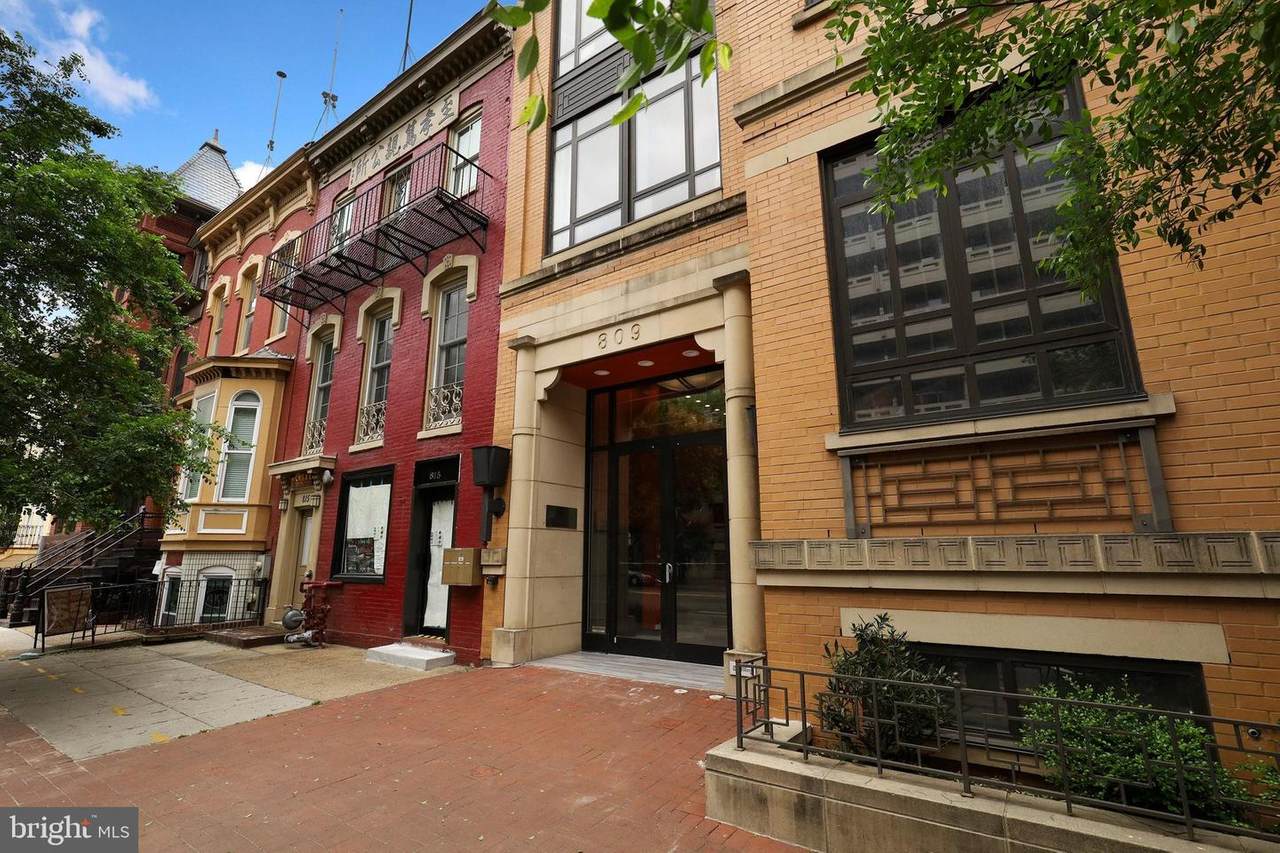 809 6TH Street - Photo 1