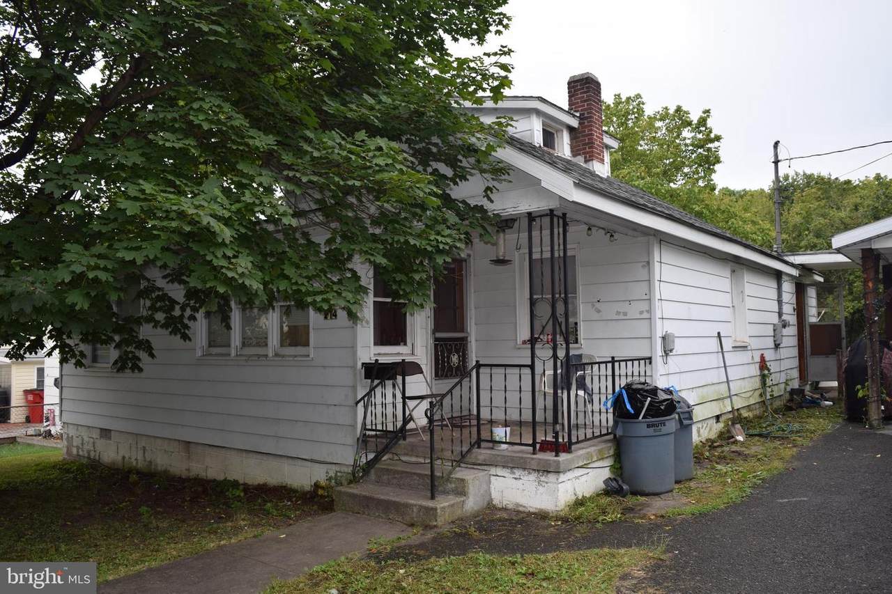 214 Lee Street - Photo 1