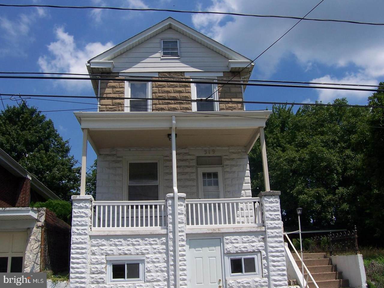 319 4TH Street - Photo 1