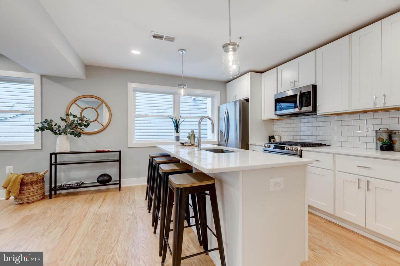 714 11TH Street - Photo 1