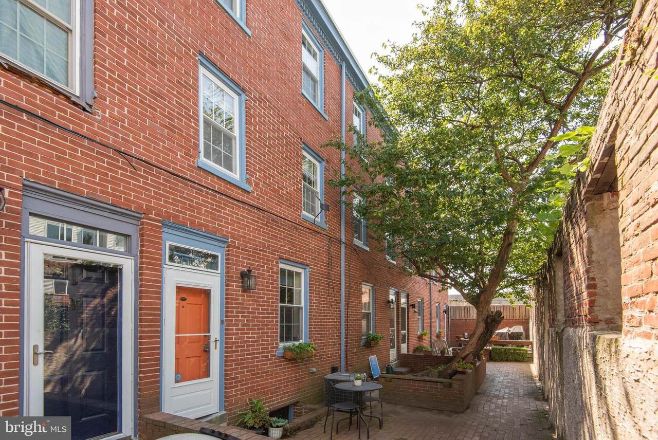 212 Carpenter Street - Photo 1