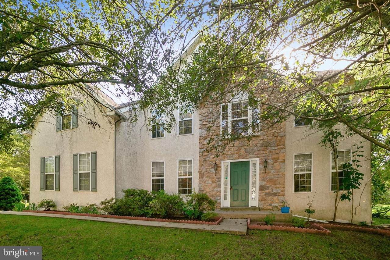 2295 Glenview Drive - Photo 1