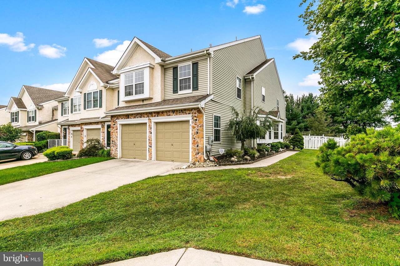 61 Hearthstone Lane - Photo 1