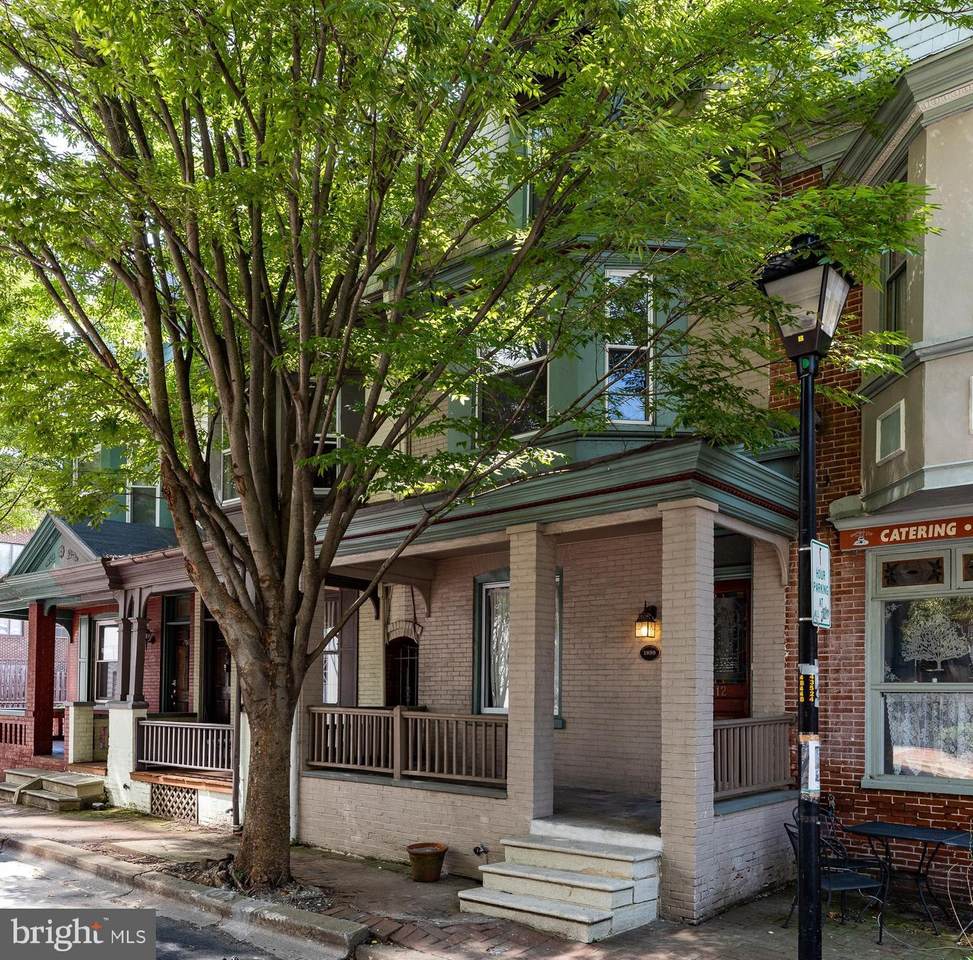 712 11TH Street - Photo 1