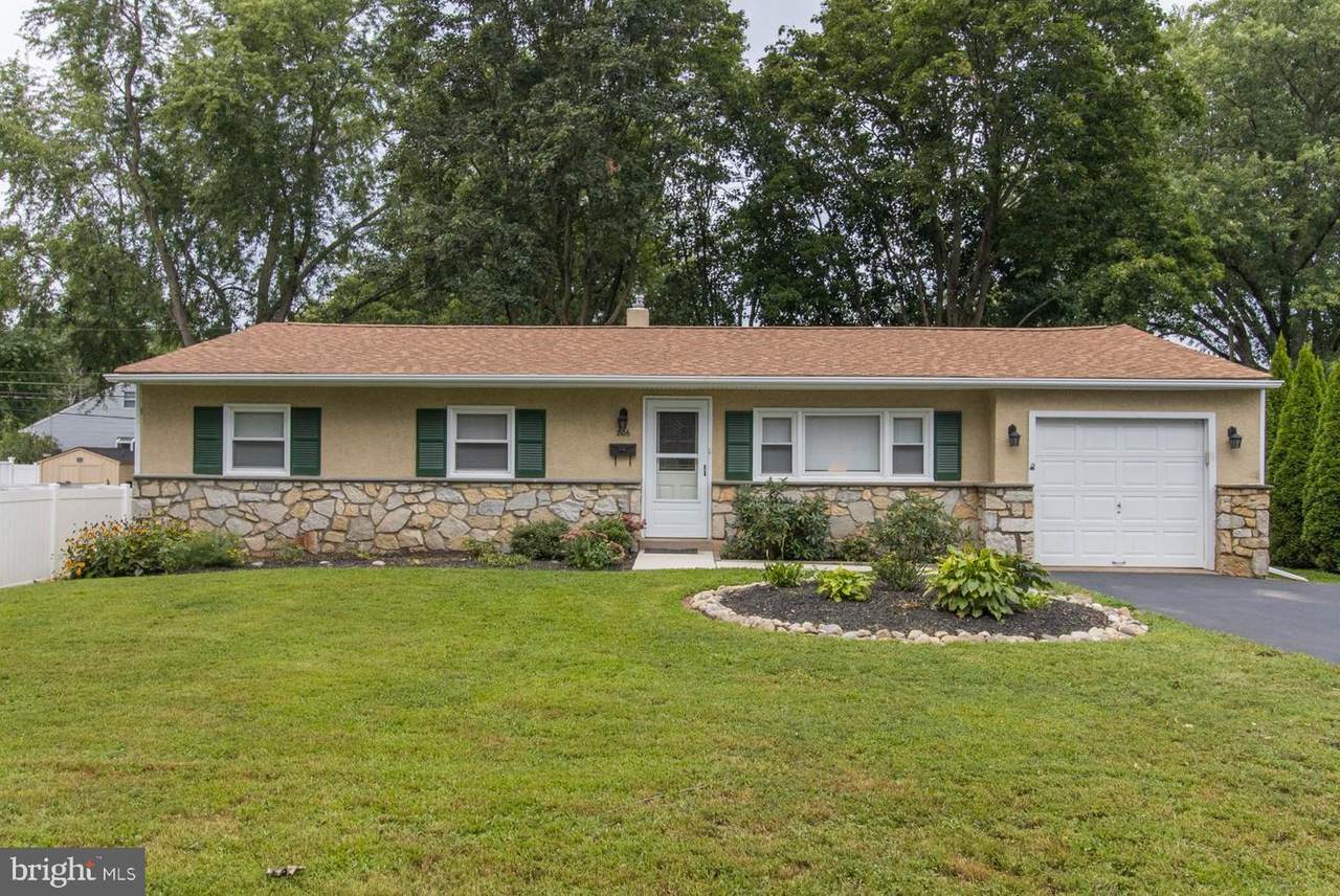 806 Pelham Avenue - Photo 1