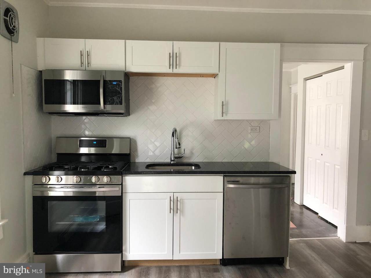 1832 Spruce - Photo 1