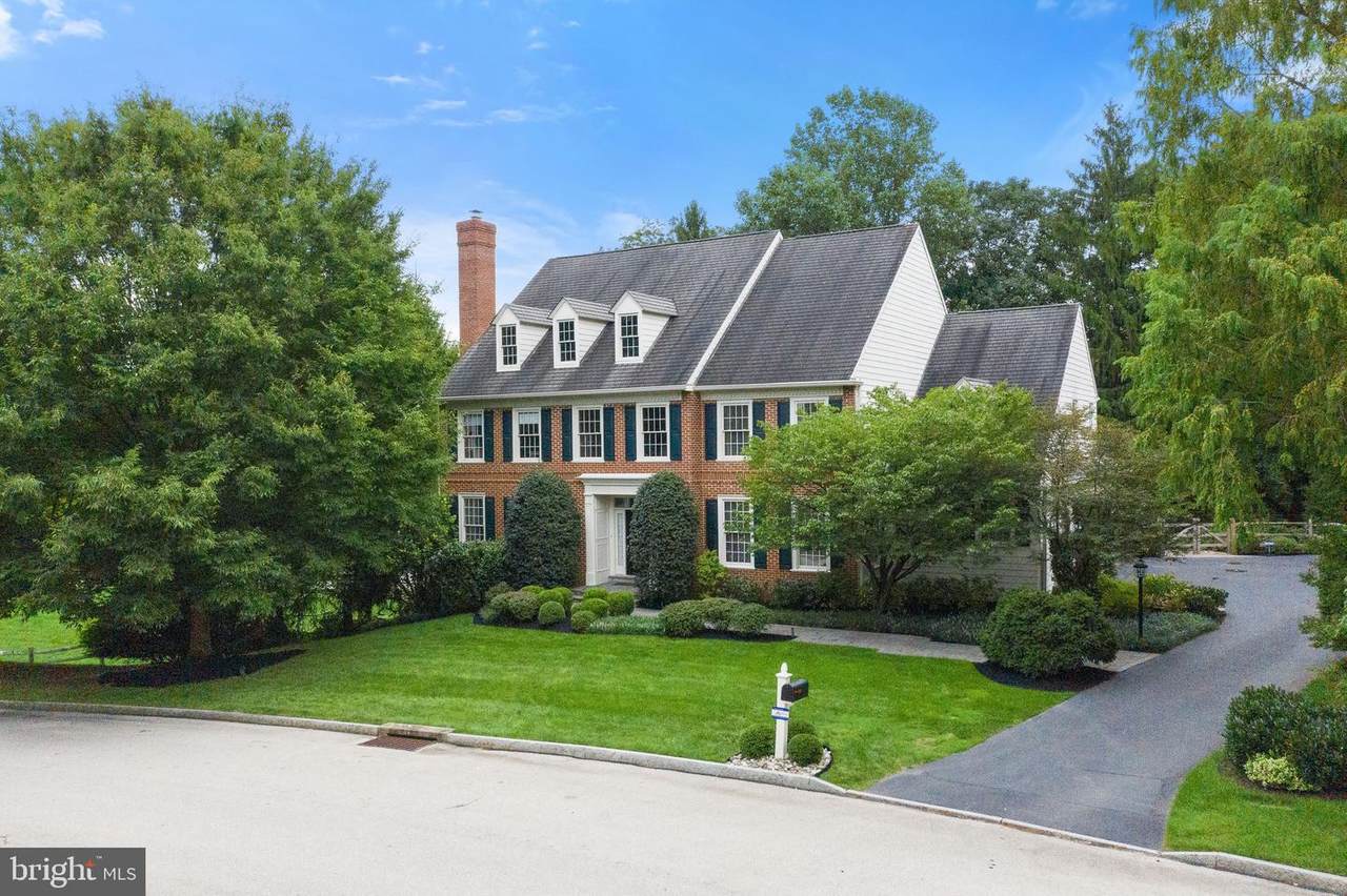 301 Durham Drive - Photo 1