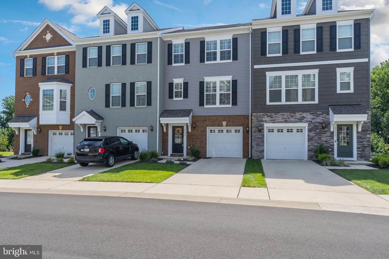 9155 Fox Stream Way - Photo 1