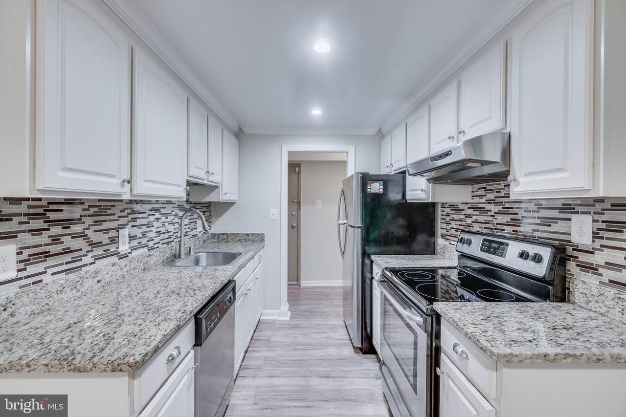 11621 Stoneview Square - Photo 1