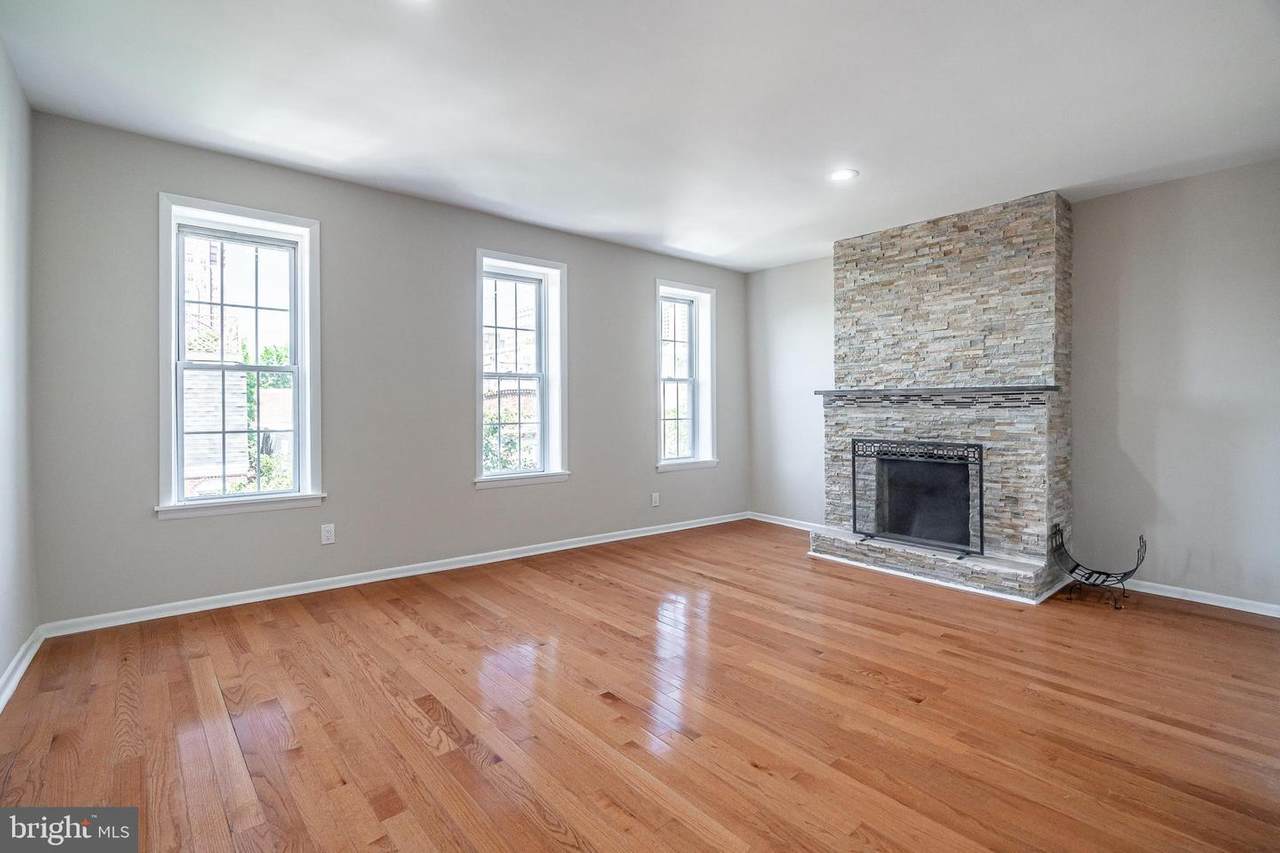 407 12TH Street - Photo 1