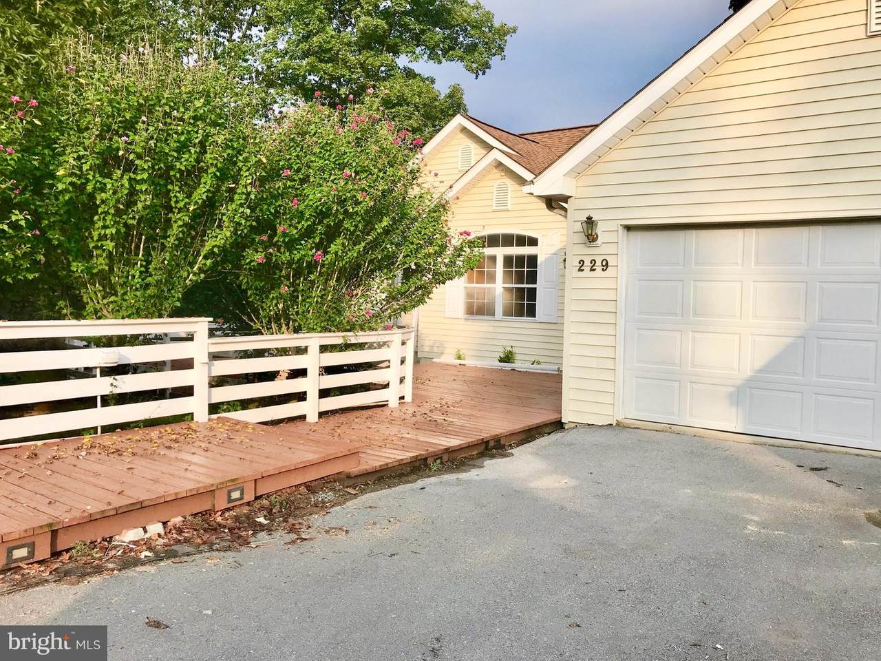 229 Freedom Lane - Photo 1