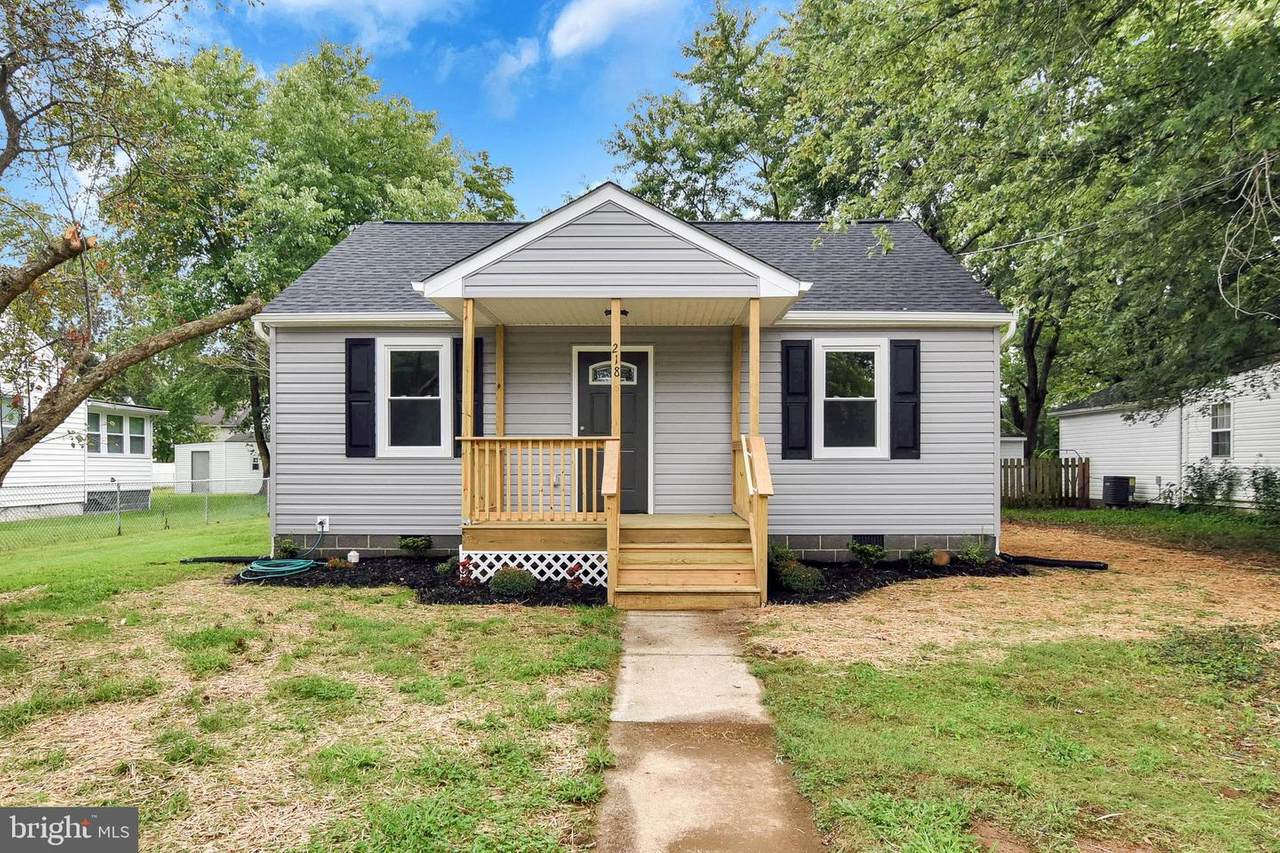 218 Locust Avenue - Photo 1
