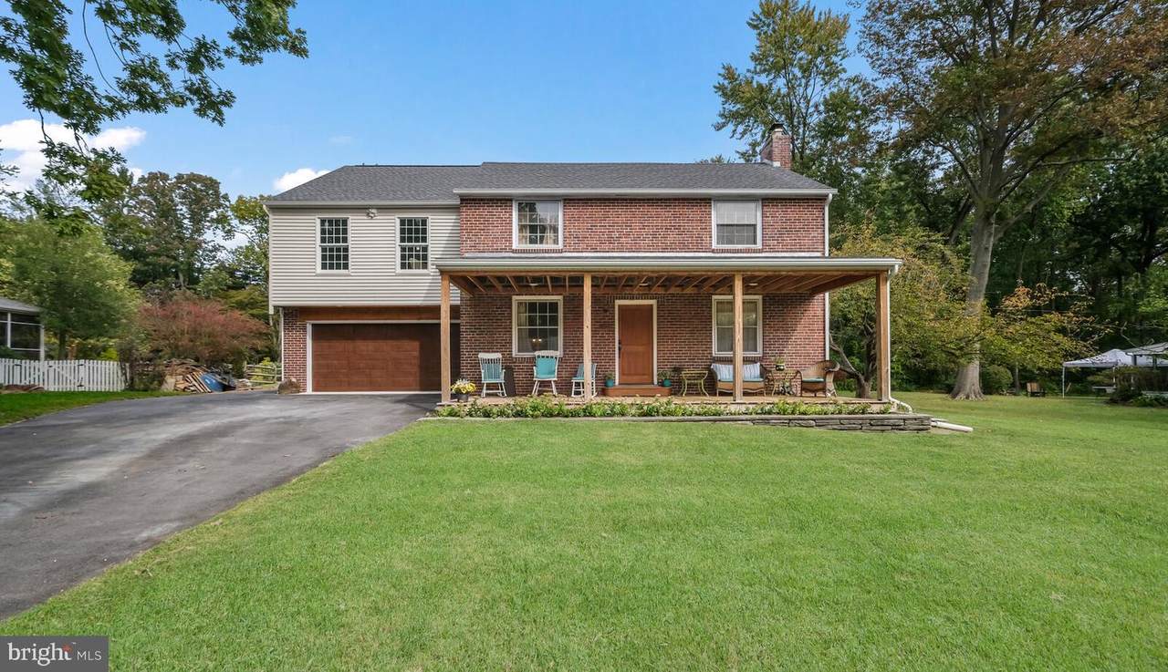 304 Country Club Lane - Photo 1