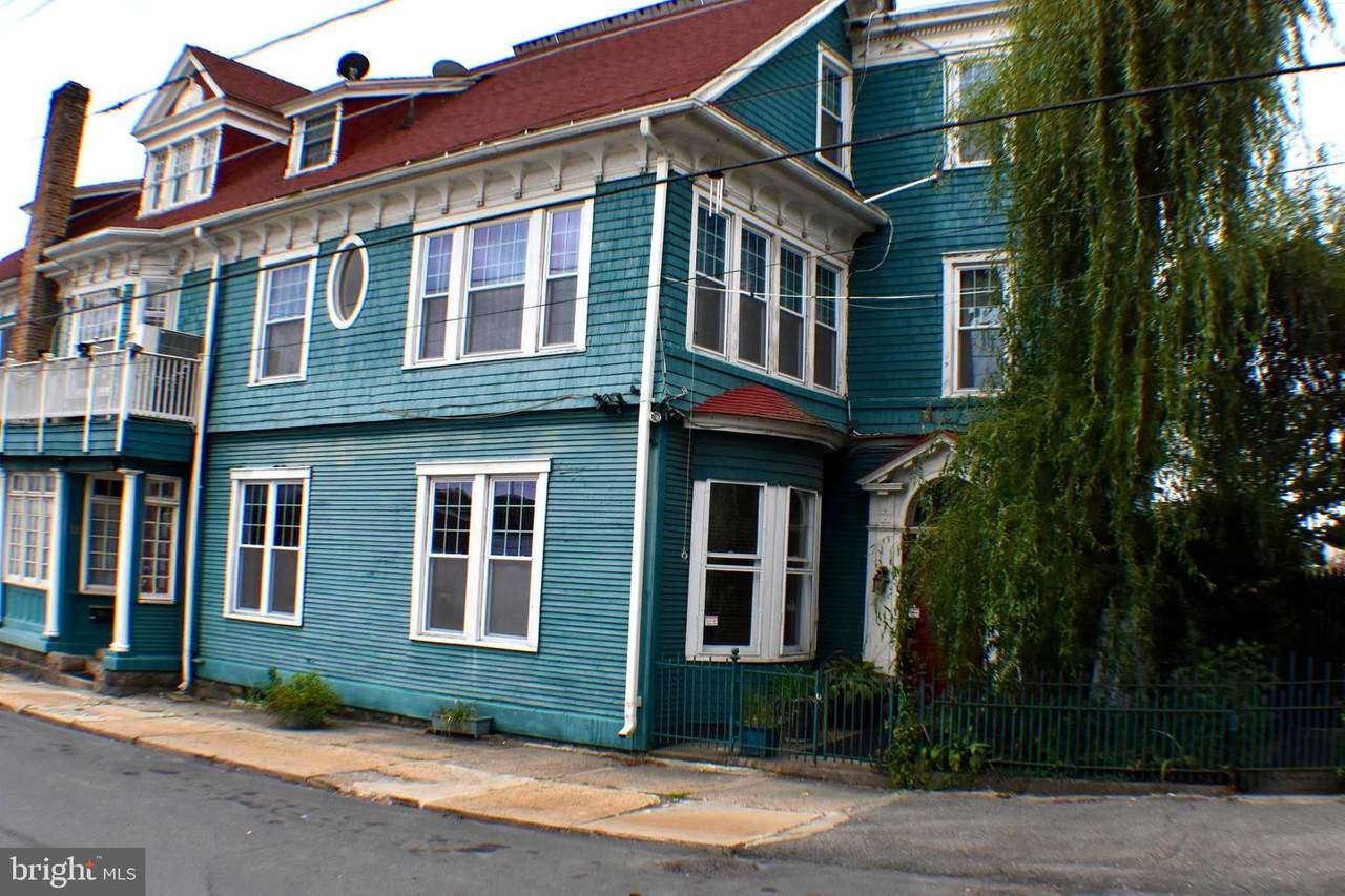 200 Jardin Street - Photo 1