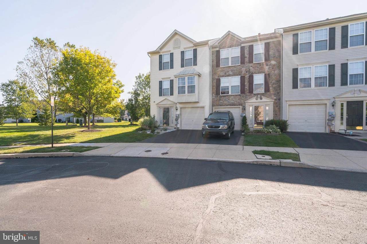 223 Windsor Court - Photo 1