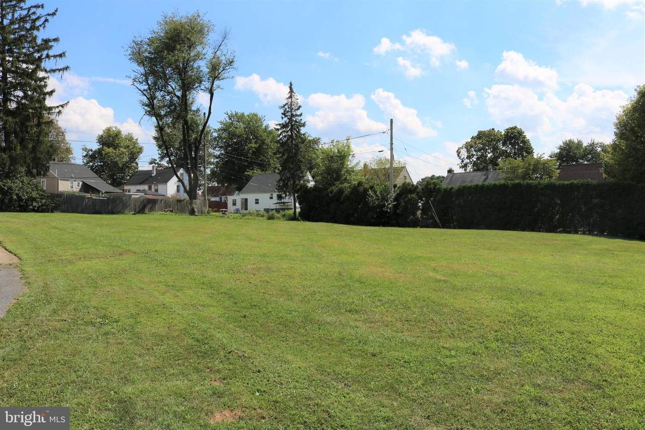 1136 Liggett Avenue - Photo 1