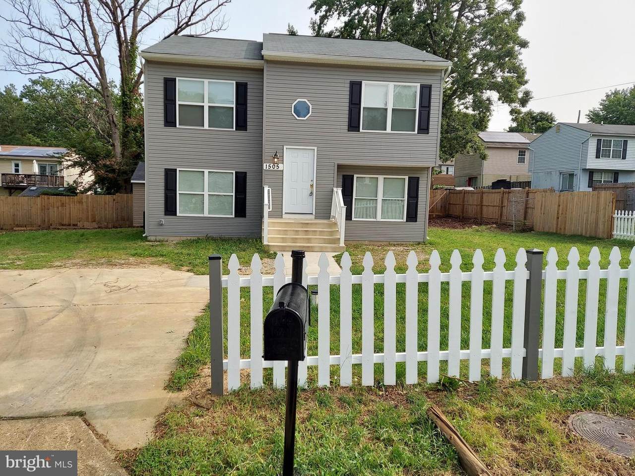 1505 Ballinger Avenue - Photo 1