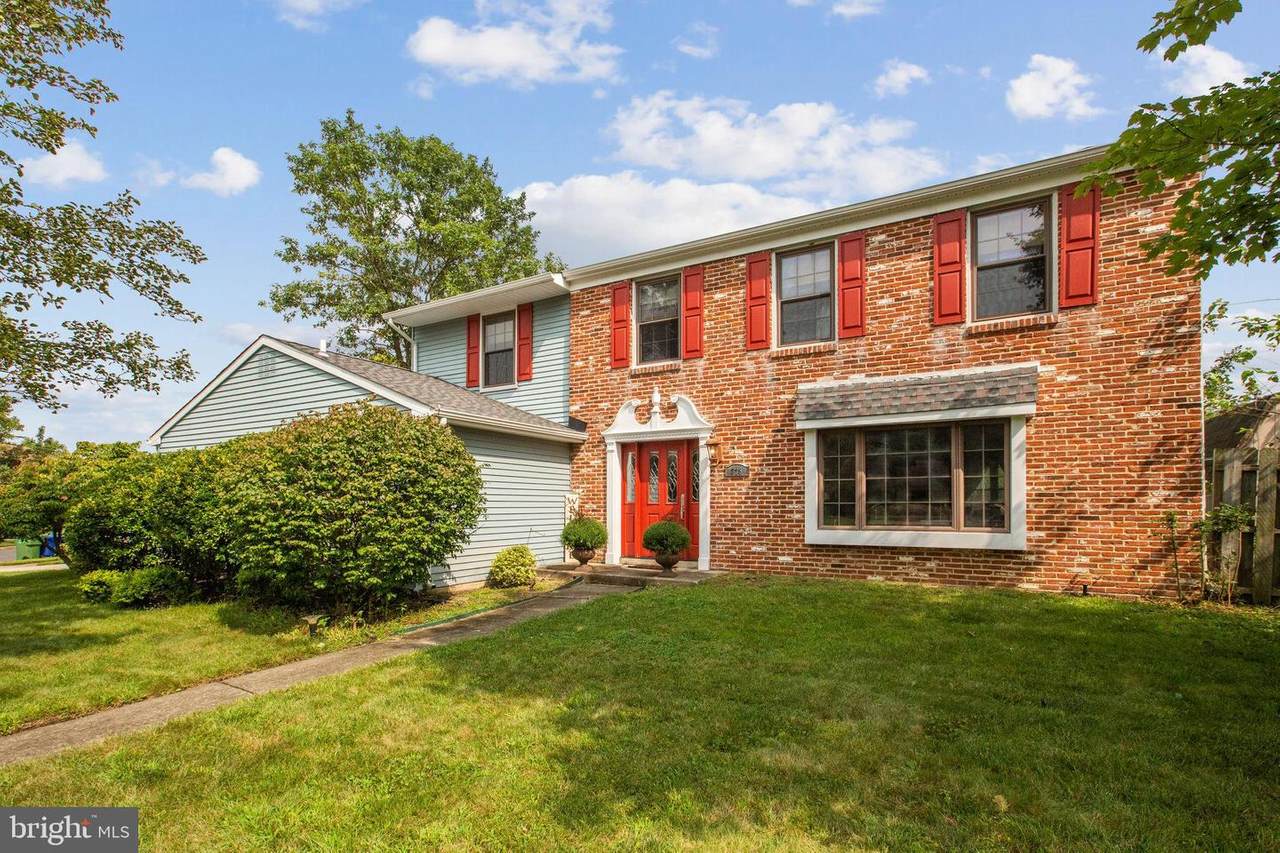 328 Windsor Lane - Photo 1