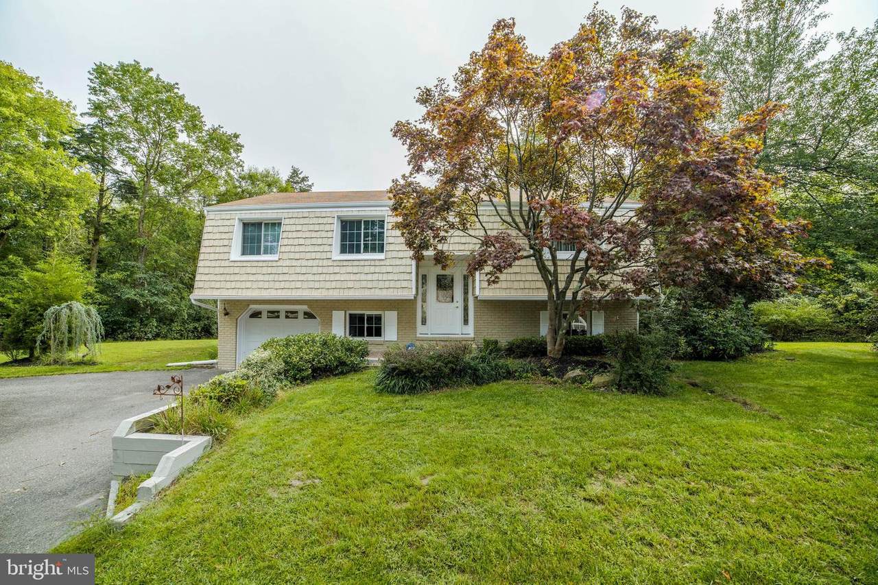 302 Lakeshore Drive - Photo 1
