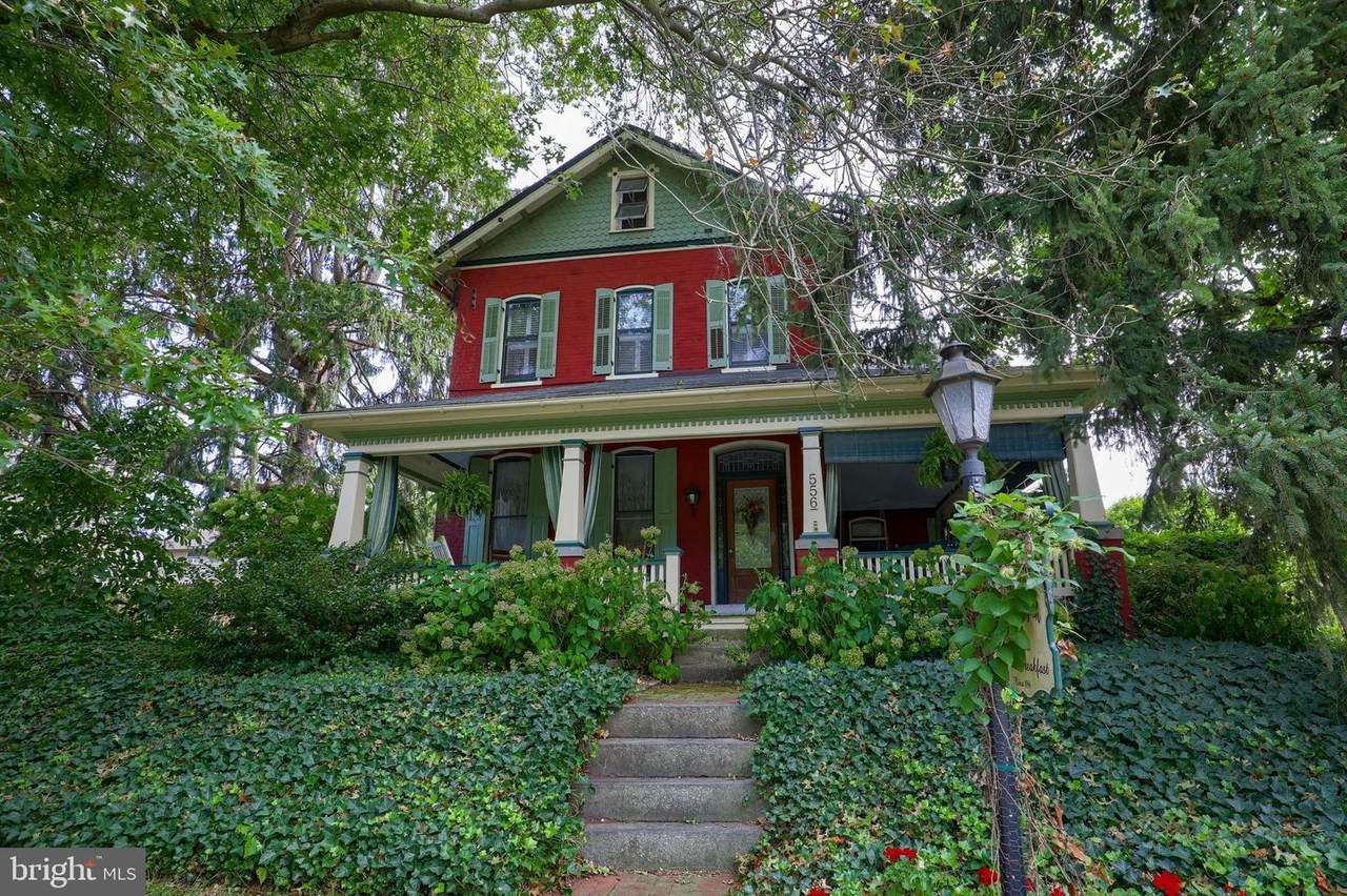 556 Bainbridge Street - Photo 1