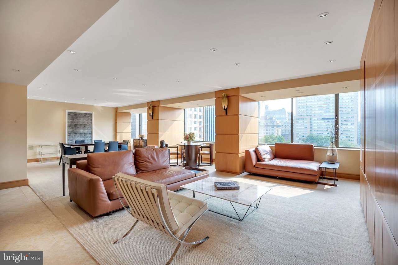 202-10 Rittenhouse Square - Photo 1