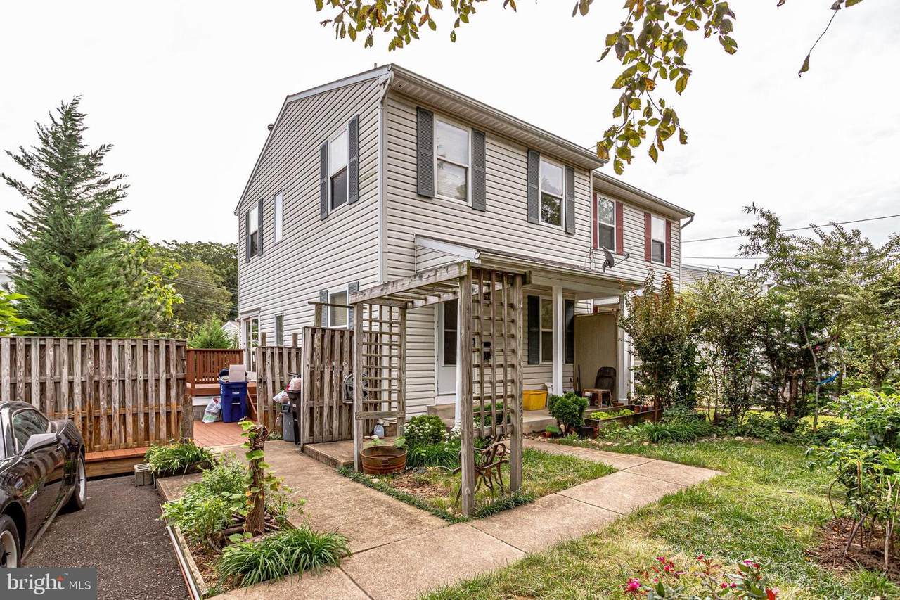 1915 Kenmore Street - Photo 1