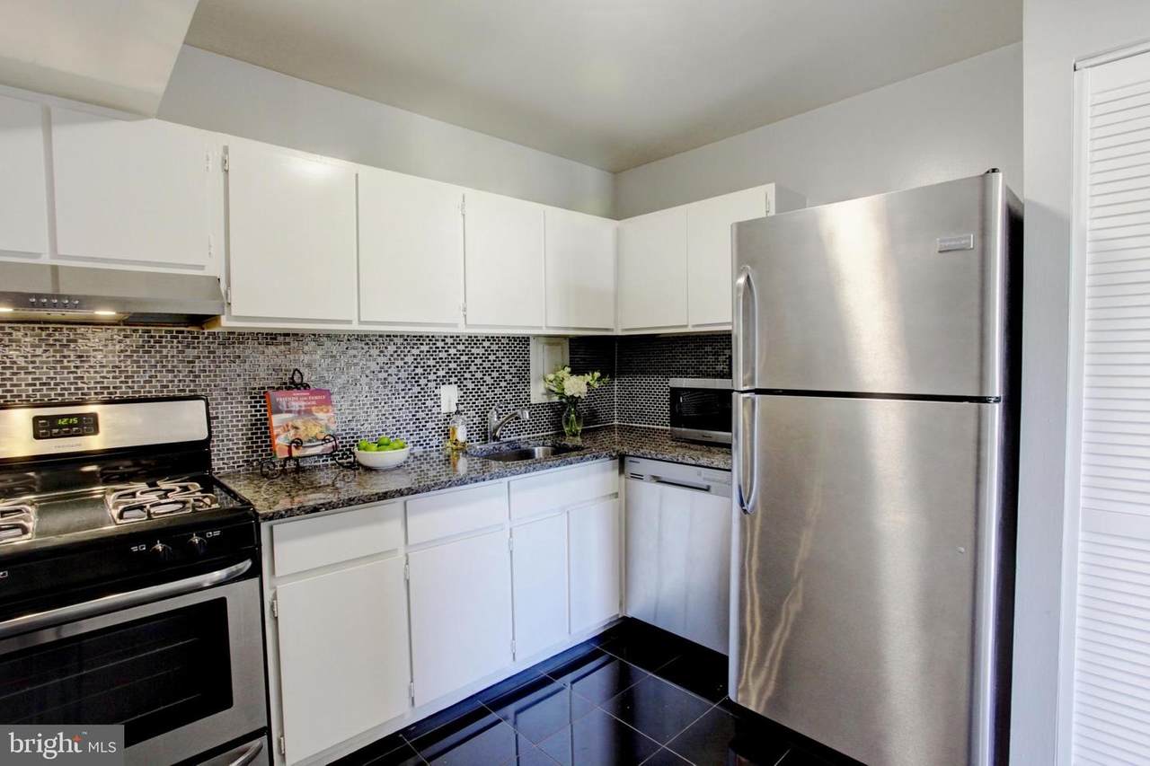 9 Canterbury Square - Photo 1