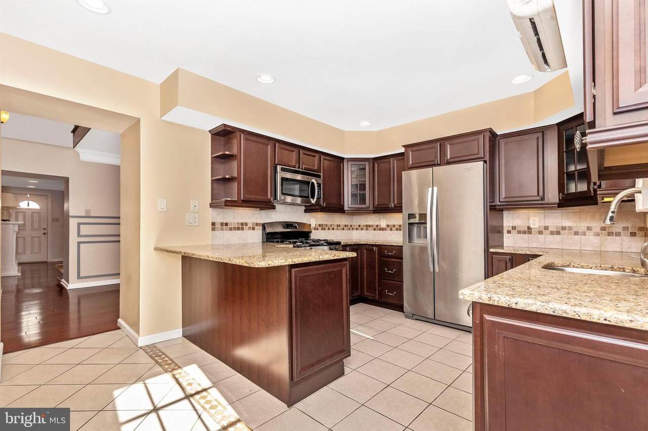 111 Roxborough Avenue - Photo 1