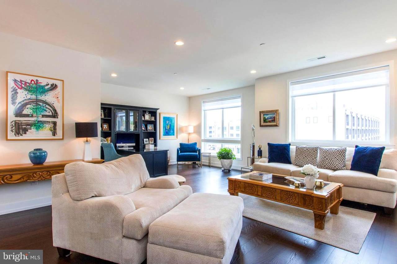 604 Lakeview Court - Photo 1