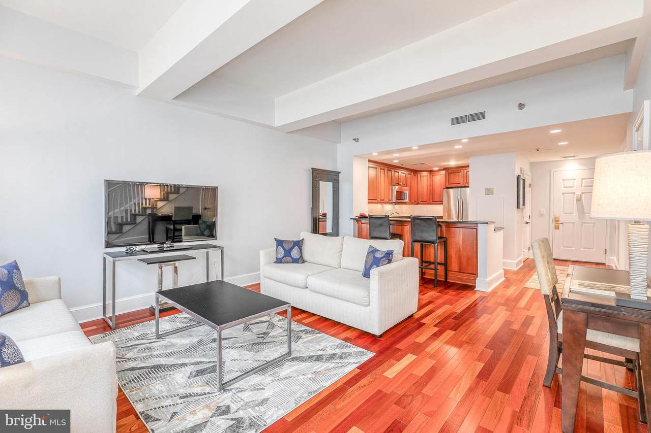 1500 Chestnut Street - Photo 1