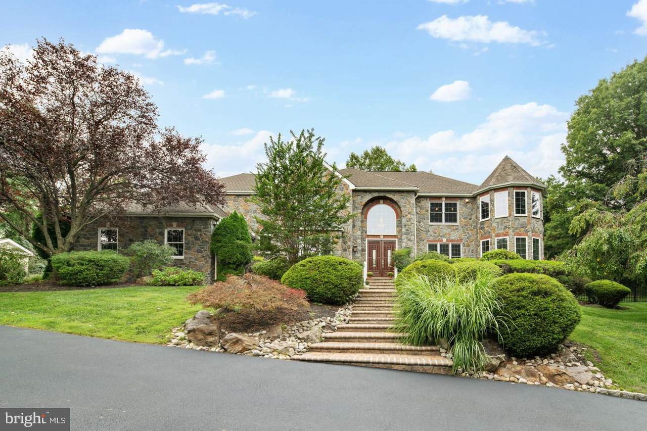 565 Sprague Road - Photo 1
