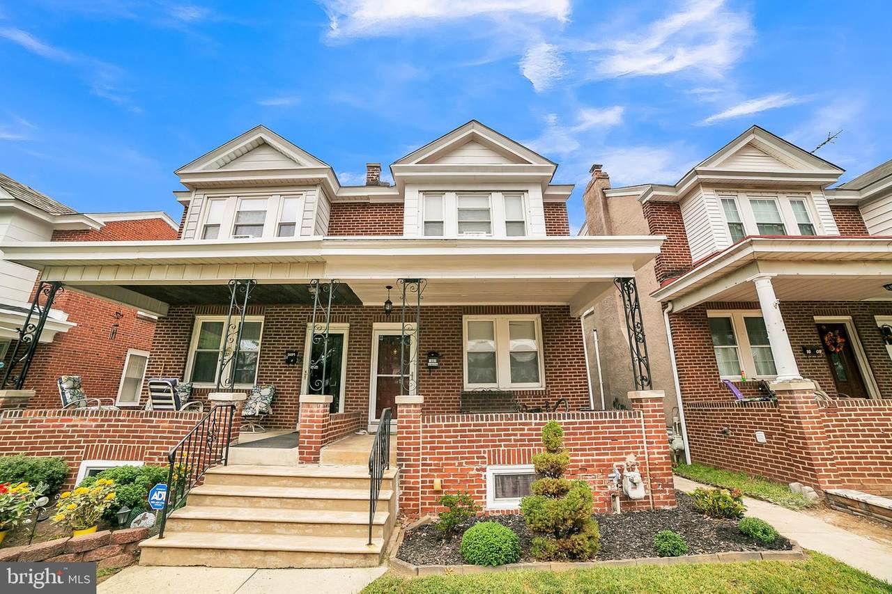 1607 Locust Street - Photo 1