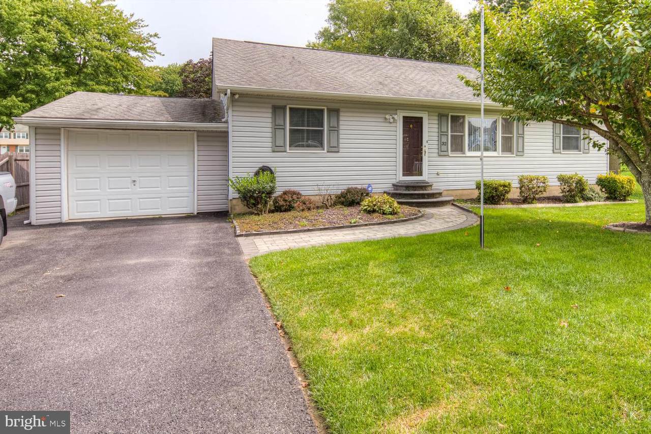 32 Robert Road - Photo 1