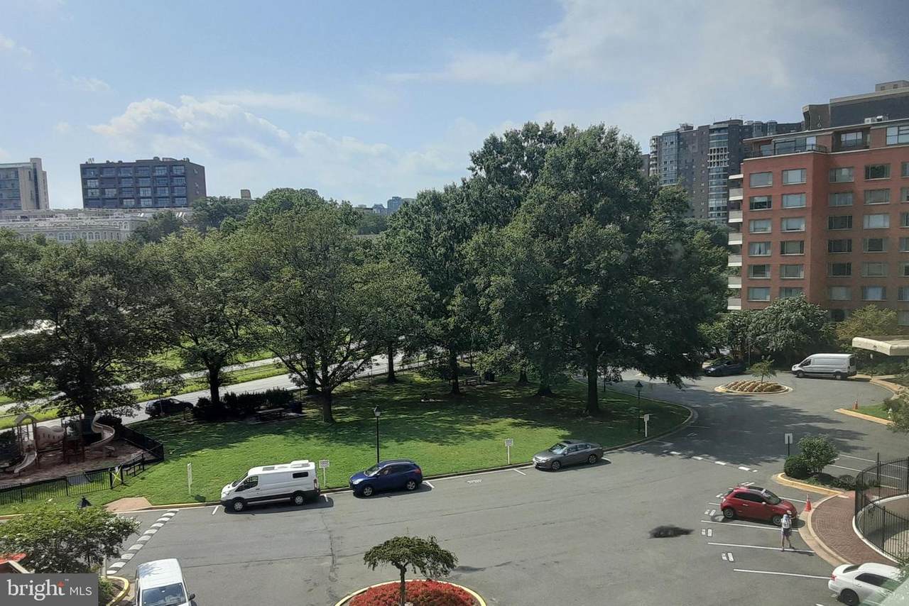 1011 Arlington Boulevard - Photo 1