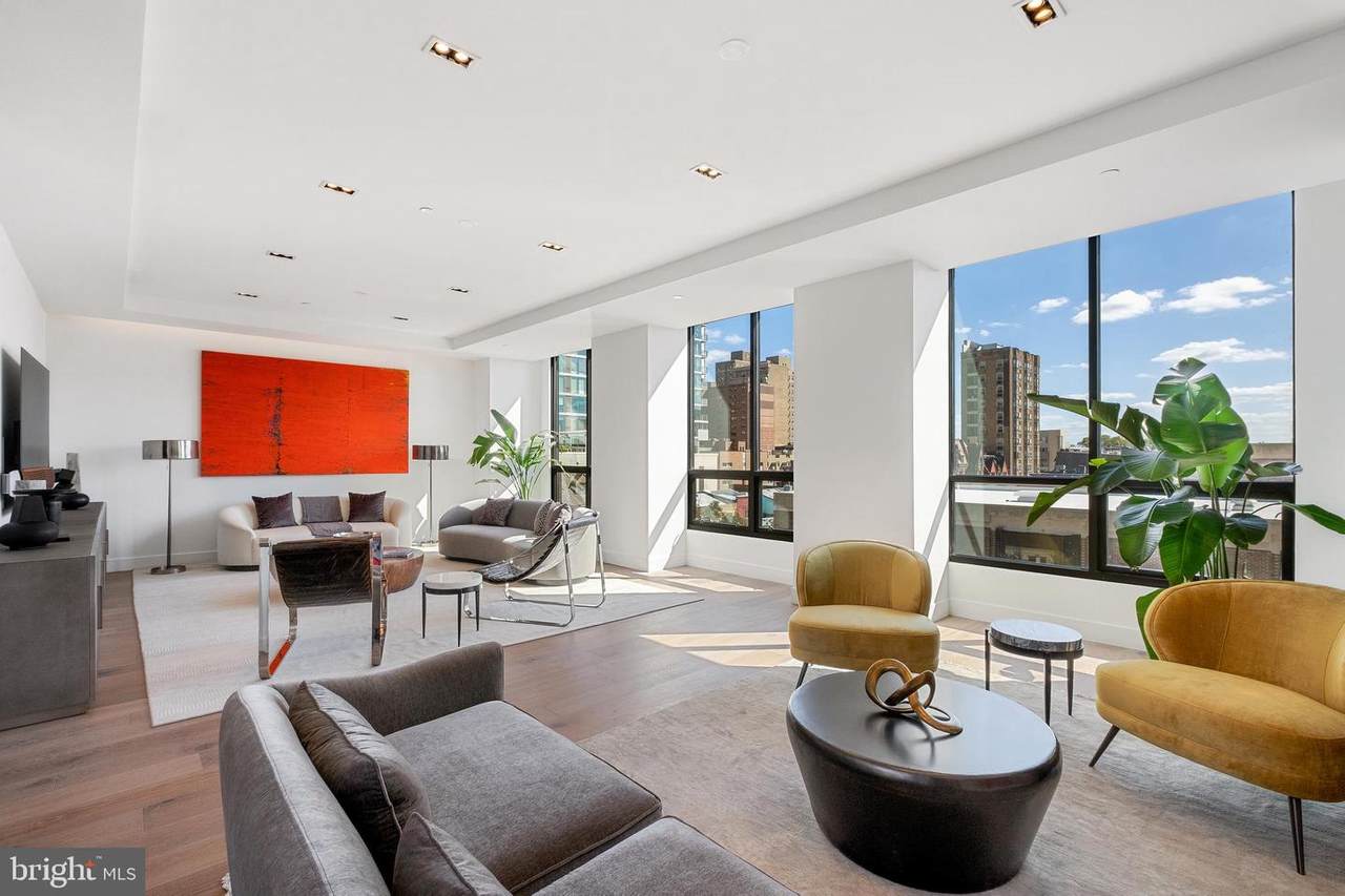 2207 Chestnut Street - Photo 1