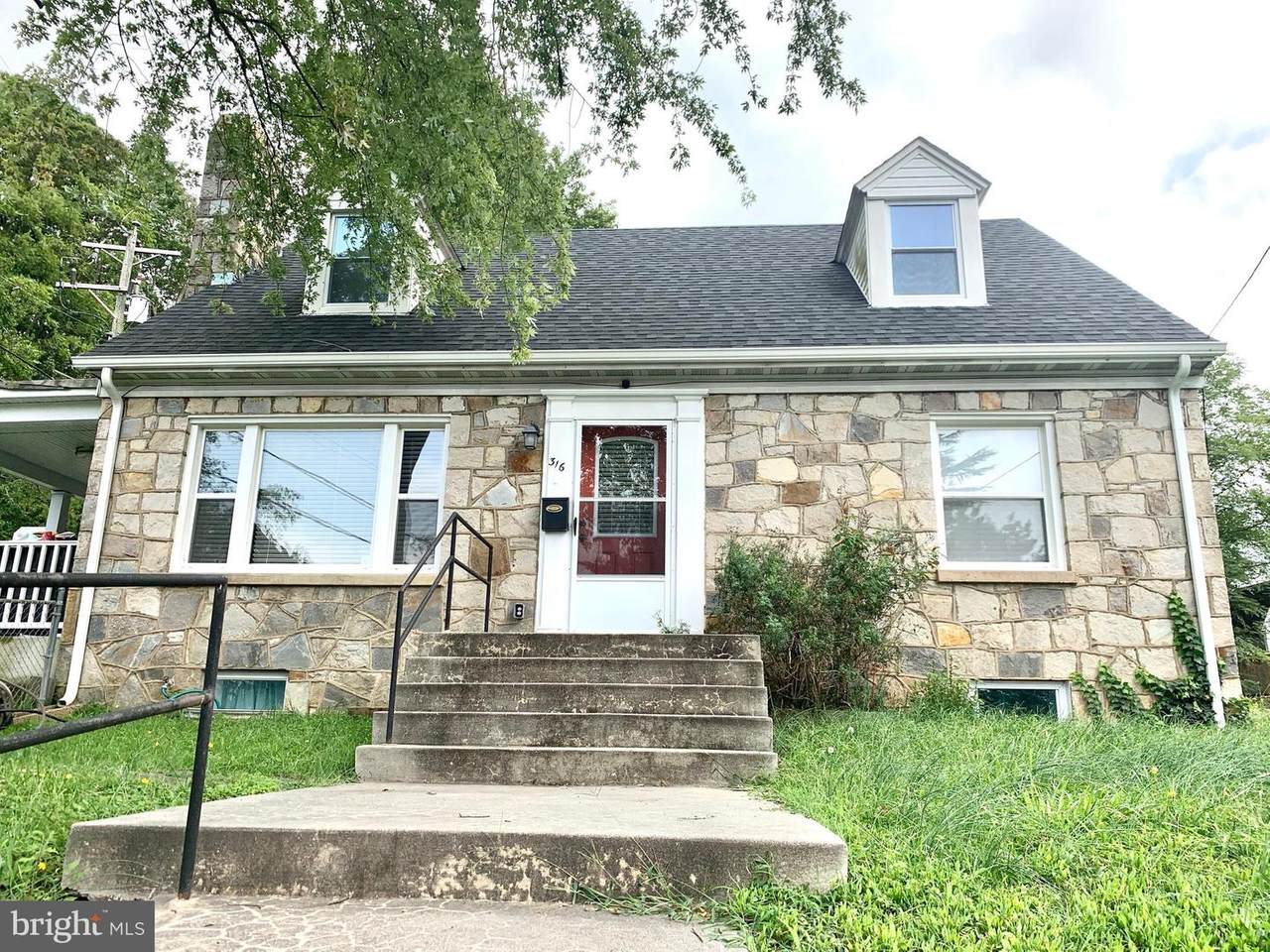 316 Colonial Avenue - Photo 1
