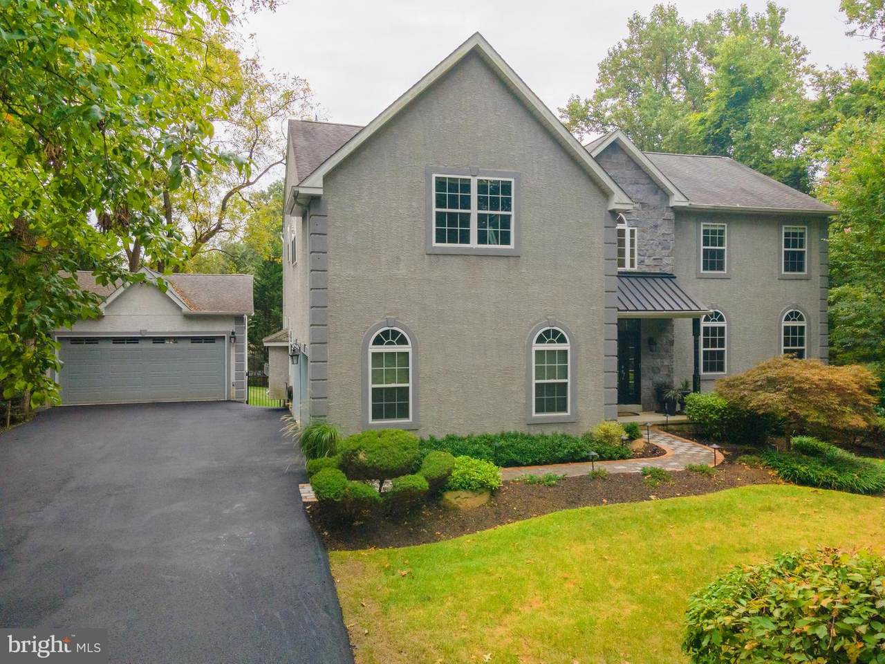 755 Summit Avenue - Photo 1