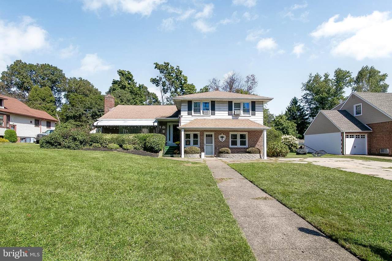 317 10TH Avenue - Photo 1